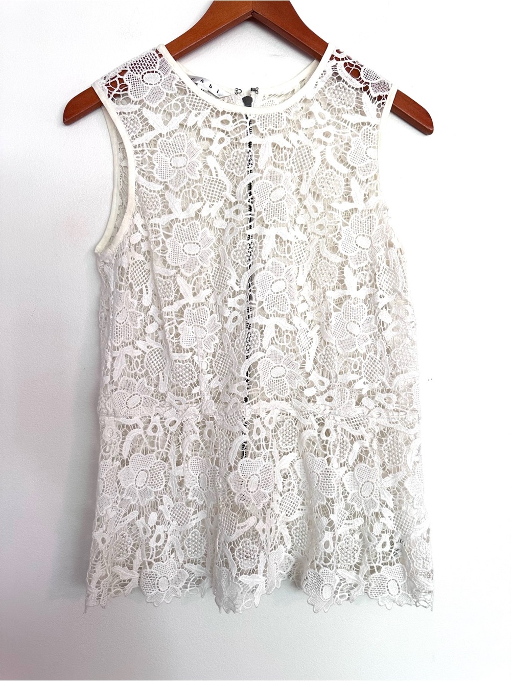 CAbi White Floral Lace Sleeveless Peplum Camisole Top Size Medium